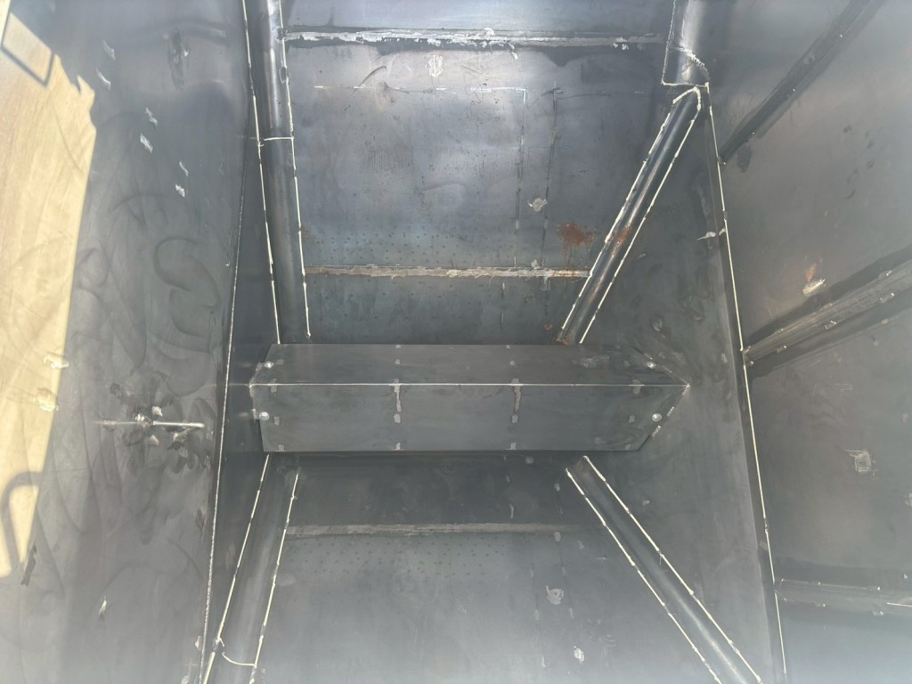 前方1室目です。|日野 プロフィア 2DG-FS1AHEの写真11