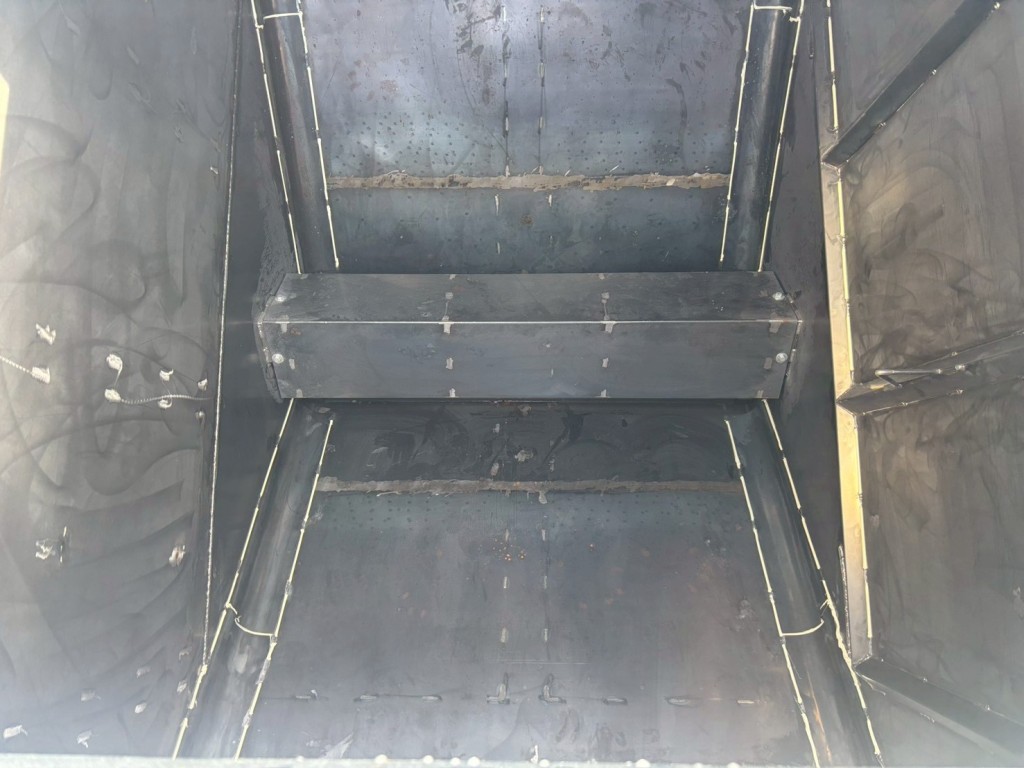 前方3室目です。|日野 プロフィア 2DG-FS1AHEの写真13