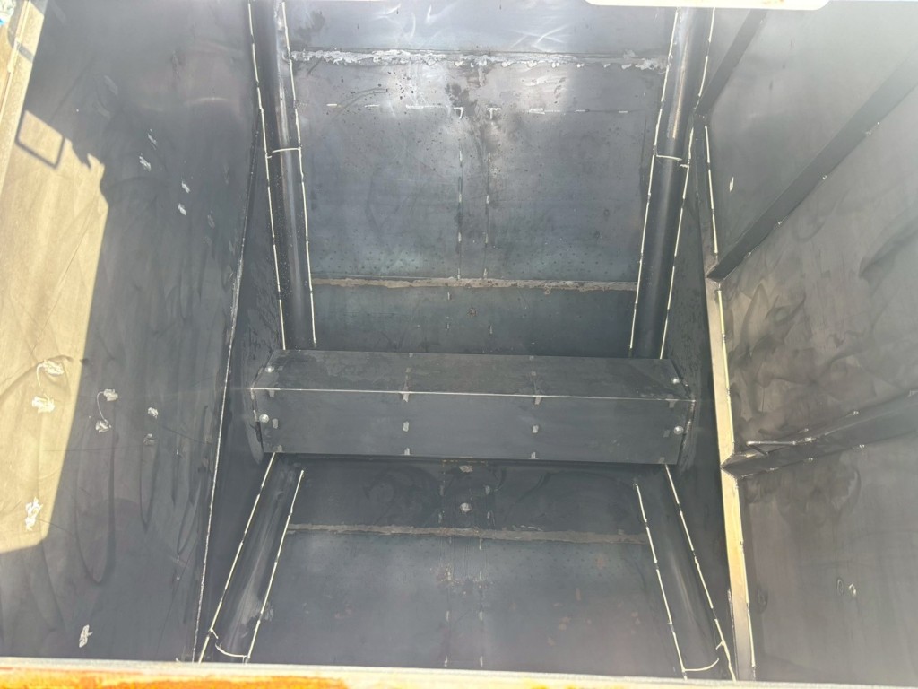 前方4室目です。|日野 プロフィア 2DG-FS1AHEの写真14