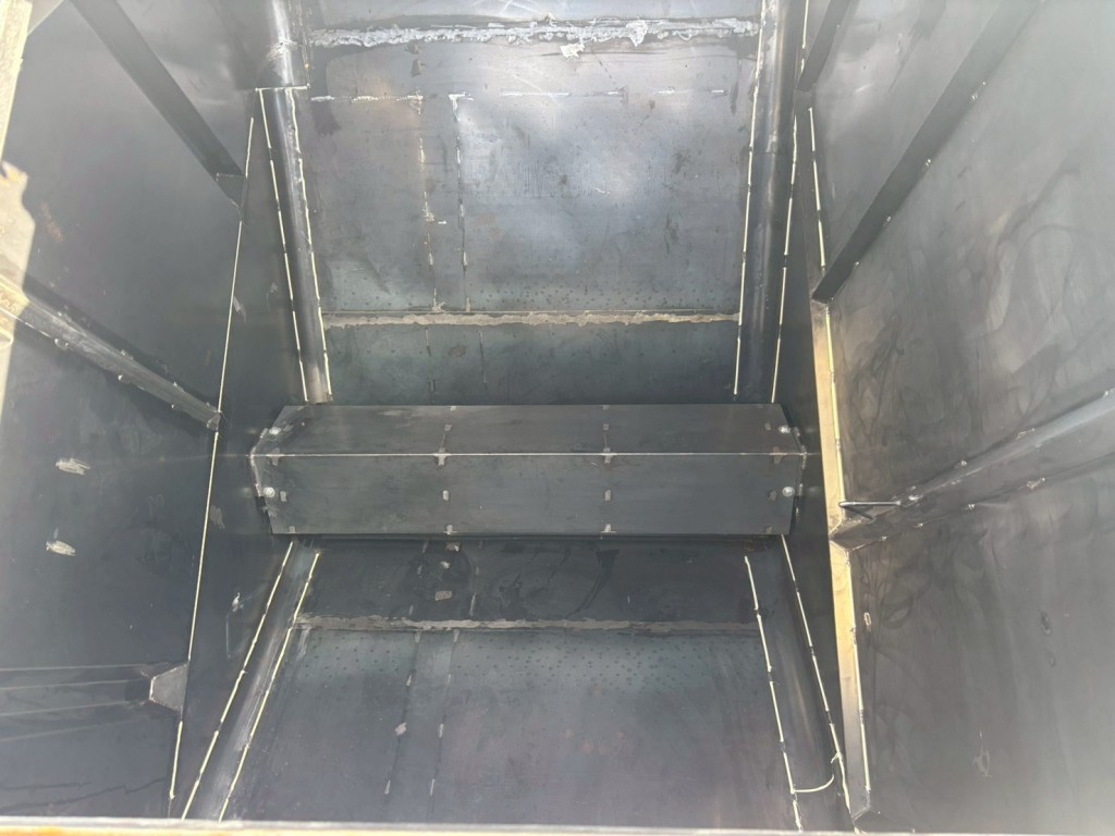 前方6室目です。|日野 プロフィア 2DG-FS1AHEの写真16