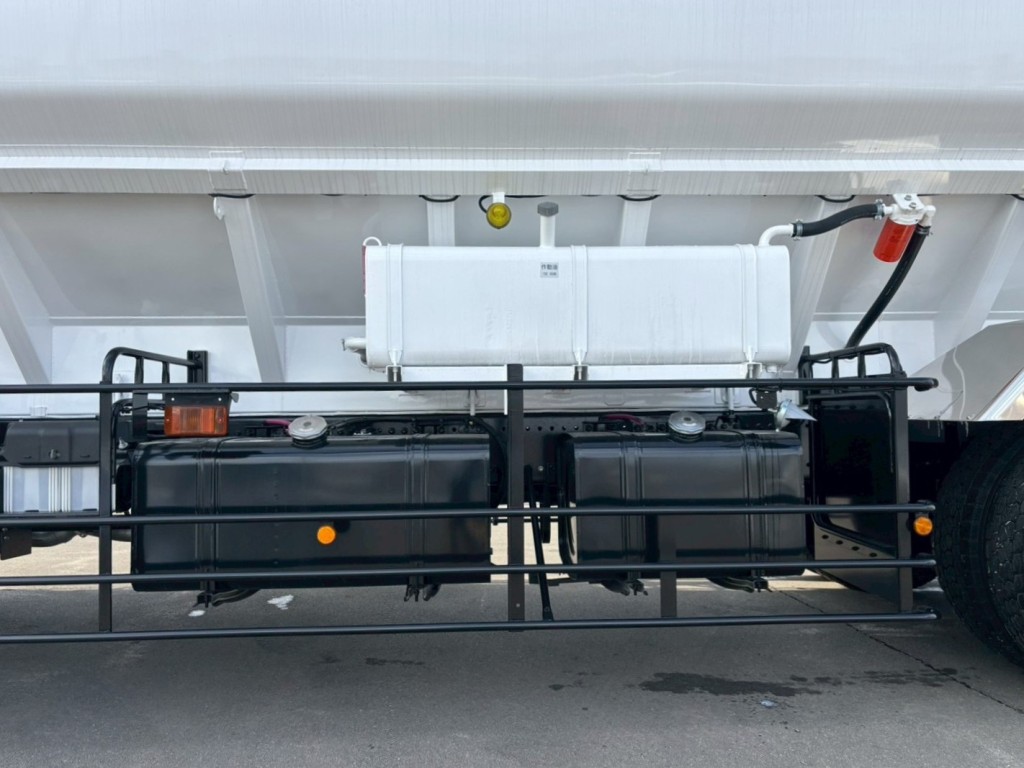 燃料タックは300L・200Lです。|日野 プロフィア 2DG-FS1AHEの写真24