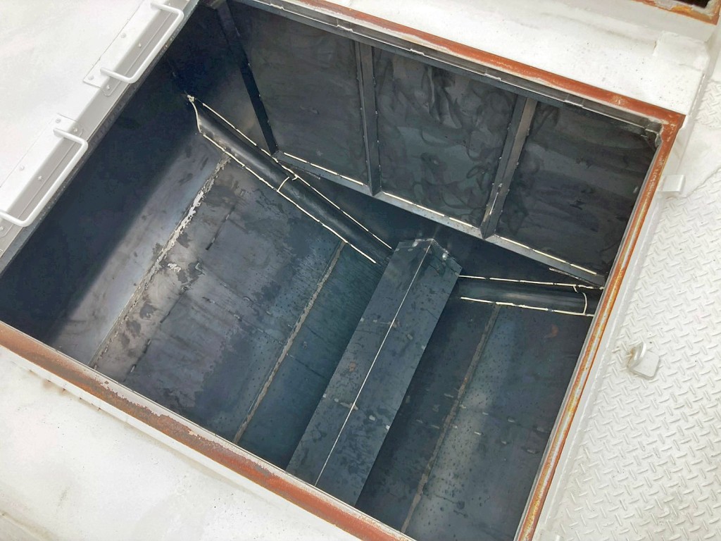 2室目|日野 プロフィア 2KG-FS1AHCの写真11