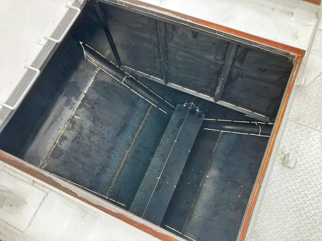 3室目|日野 プロフィア 2KG-FS1AHCの写真12