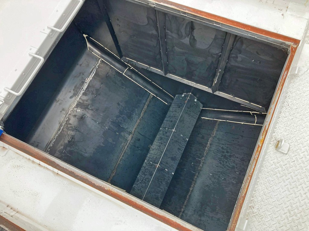 4室目|日野 プロフィア 2KG-FS1AHCの写真13