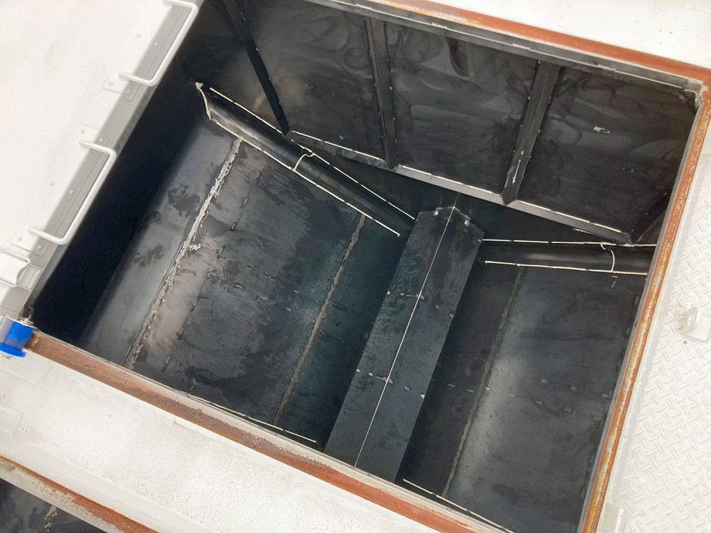 5室目|日野 プロフィア 2KG-FS1AHCの写真14