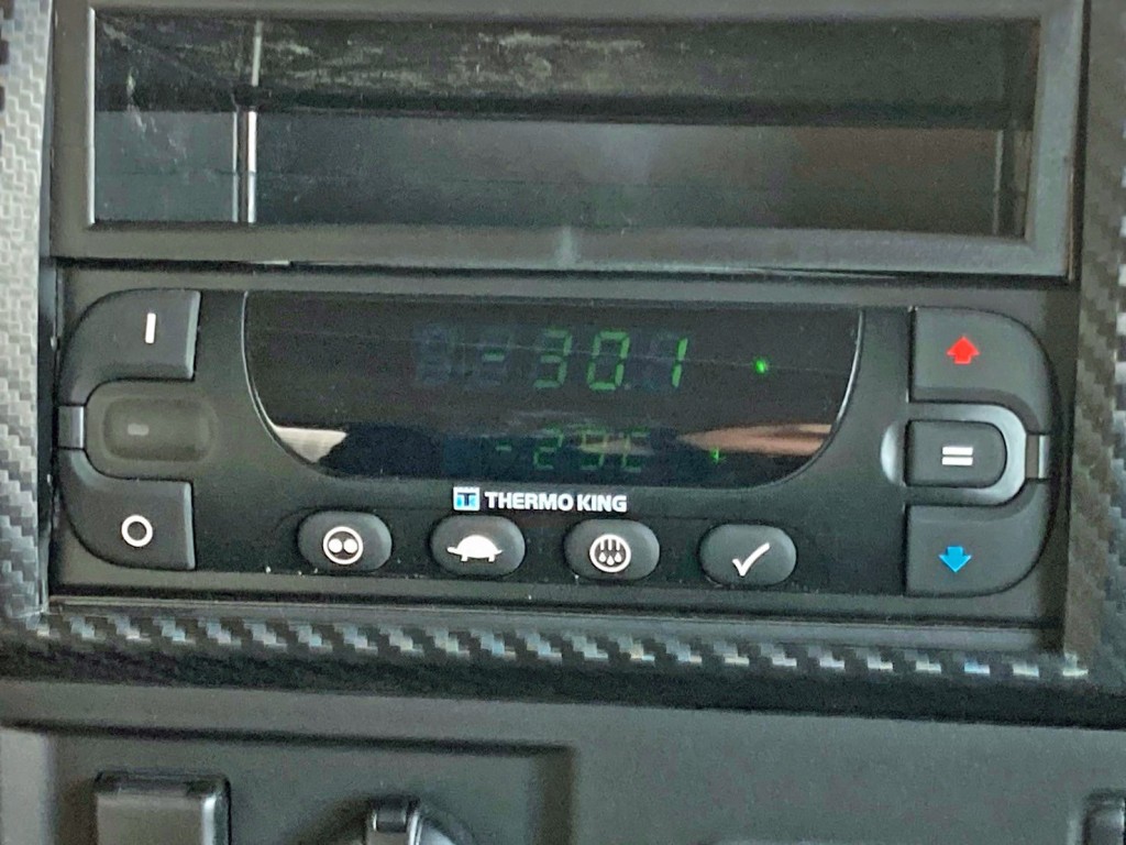 冷凍機は、-29℃設定(低温仕様) 5.9℃スタート 2Hで-30.1℃確認済みです。|日野 プロフィア 2DG-FW1AHCの写真34