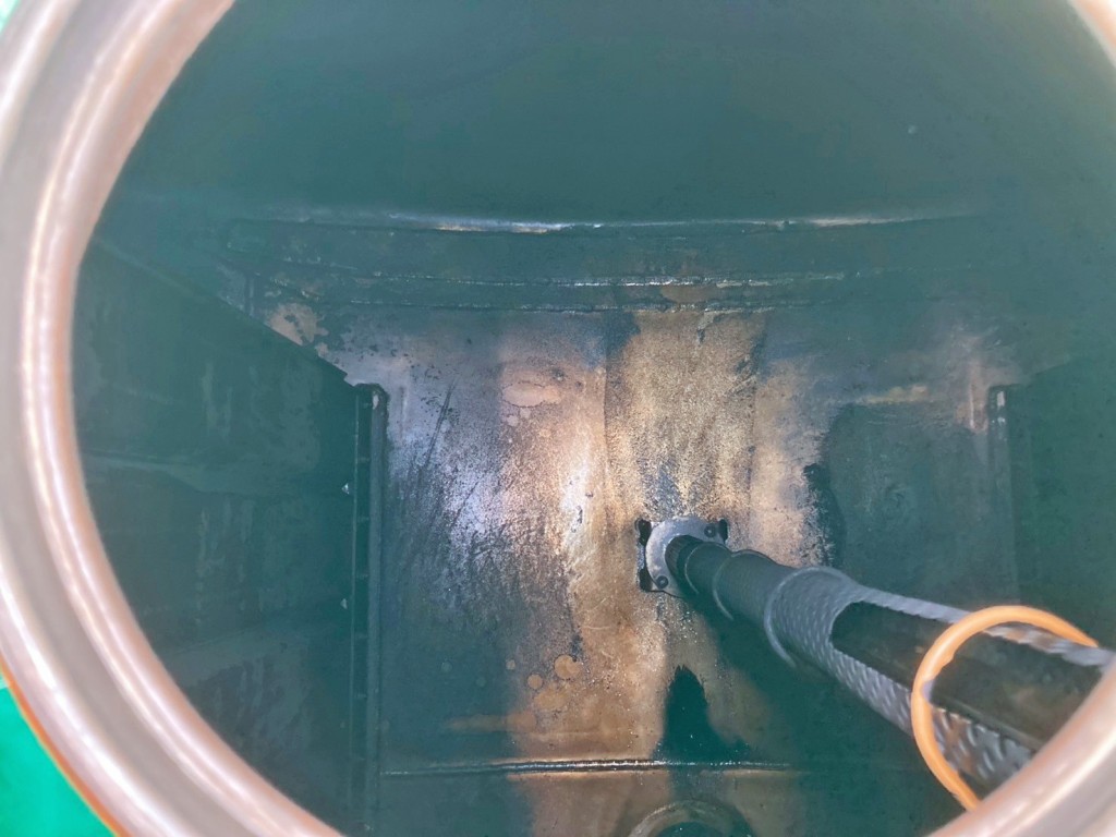 タンク内部の状態です。(前方より3室目)|東邦 TT28J9C2改の写真12