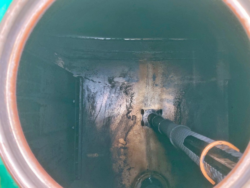 タンク内部の状態です。(前方より4室目)|東邦 TT28J9C2改の写真13