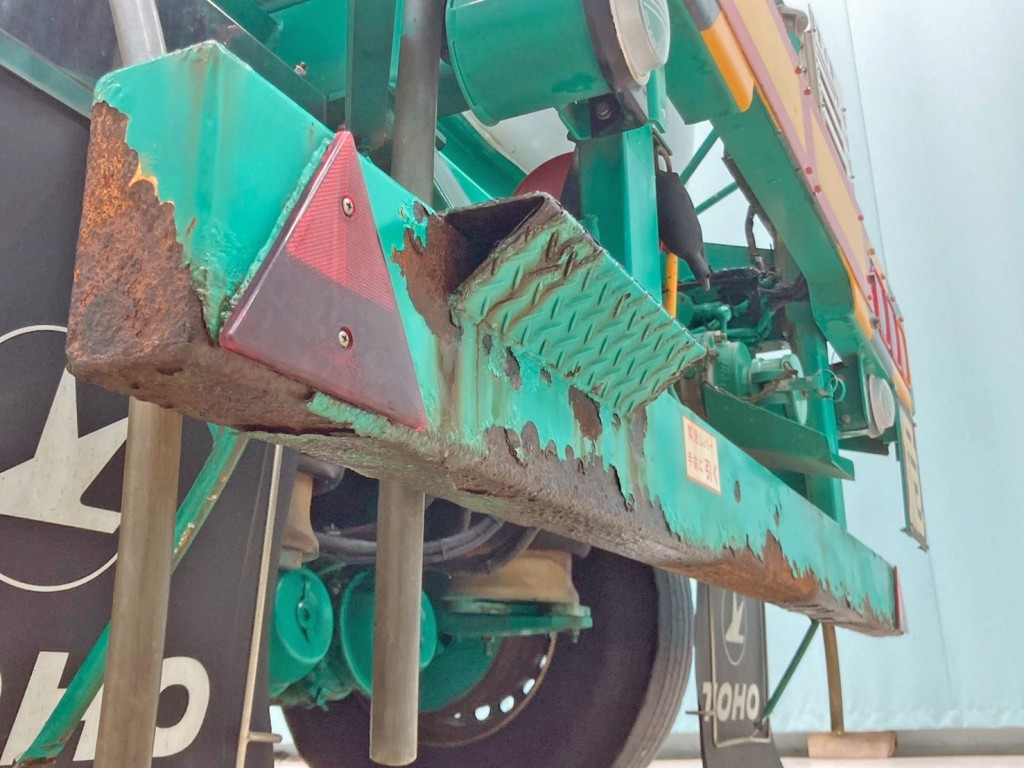 リヤバンパーにサビがあります。(助手席側)|東邦 TT28J9C2改の写真18