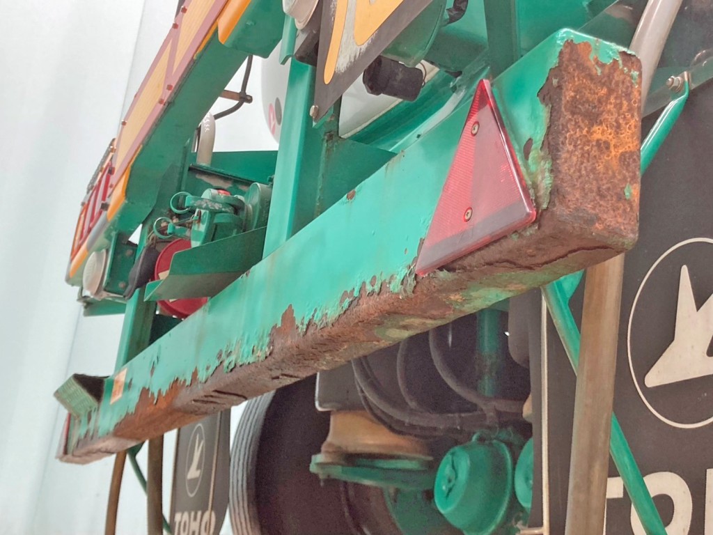 リヤバンパーにサビがあります。(運転席側)|東邦 TT28J9C2改の写真19