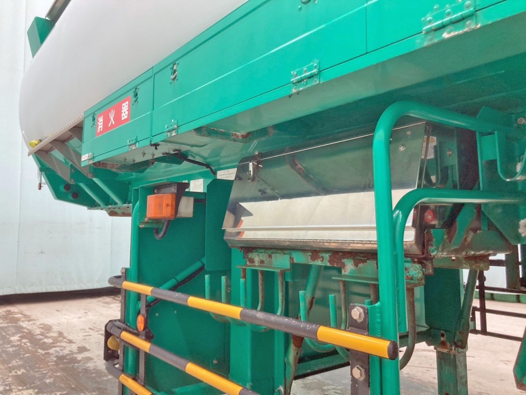 助手席側にステンレス製の工具箱が付いています。|東邦 TT28J9C2改の写真34