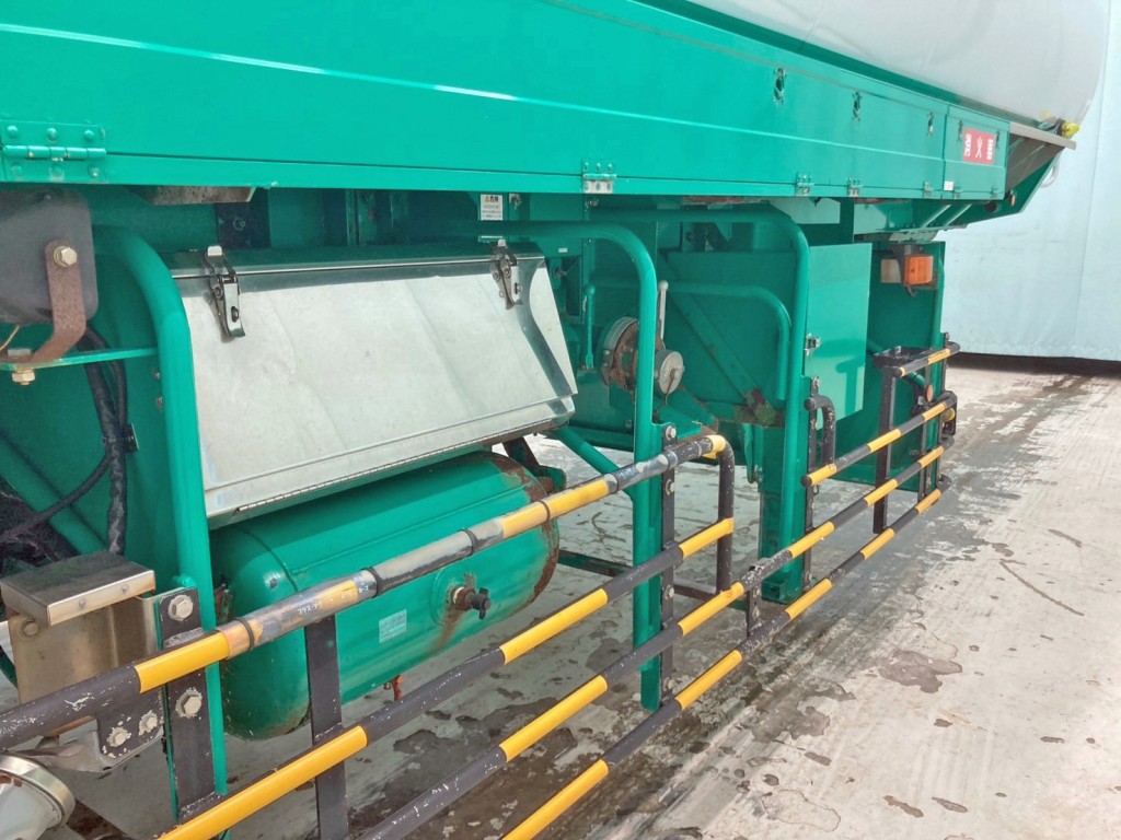 運転席側にステンレス製の工具箱と鉄製の工具箱が付いています。|東邦 TT28J9C2改の写真35