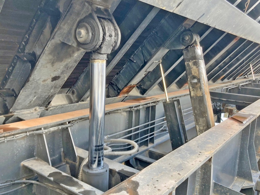 後方のシリンダーの状態です。|東急  TF28H7B2Sの写真14