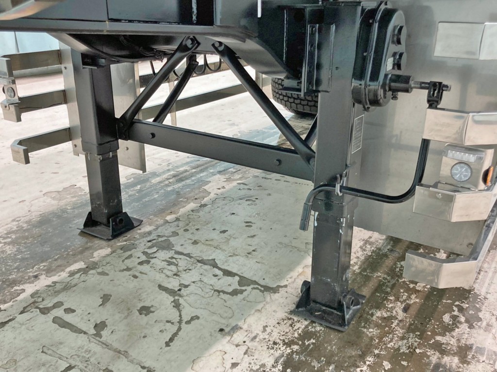 脚は手動式です。|トレクス PFB34112の写真19