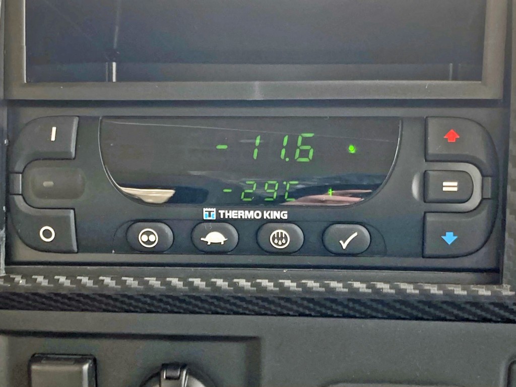 冷凍機は、-29℃設定(低温仕様) 2.7℃スタート 2Hで-11.6℃確認済みです。|日野 プロフィア 2DG-FW1AHCの写真20