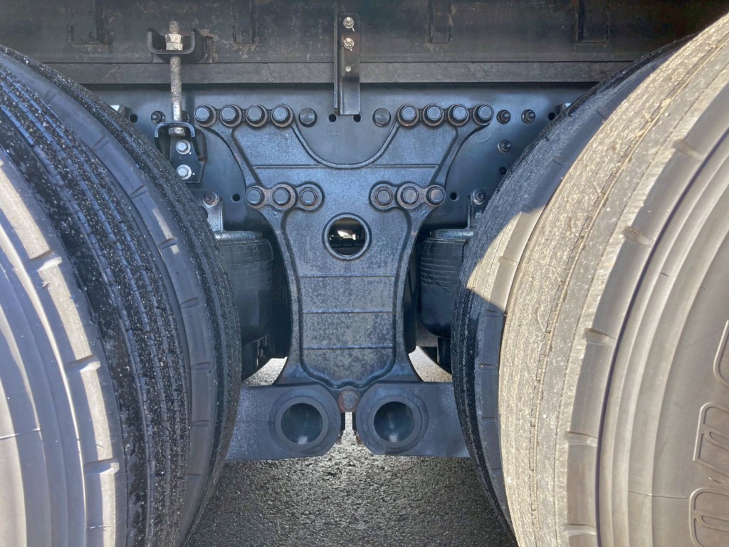 エアサスです。|日野 プロフィア 2DG-FR1AHCの写真5