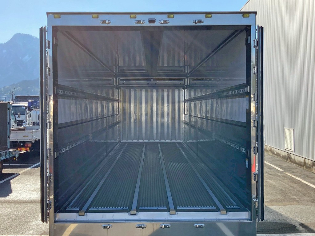 門口周りもステンレス製です。|日野 プロフィア 2DG-FR1AHCの写真11