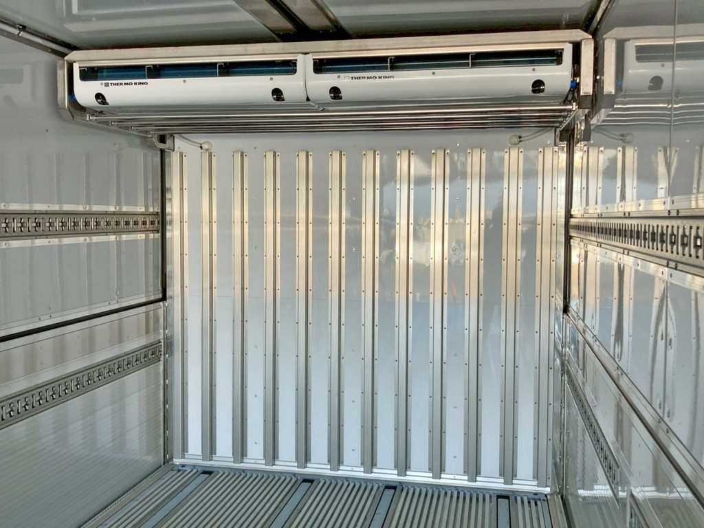 冷凍機の吹き出し口です。(冷凍機は吊り下げ式です)|日野 プロフィア 2DG-FR1AHCの写真15