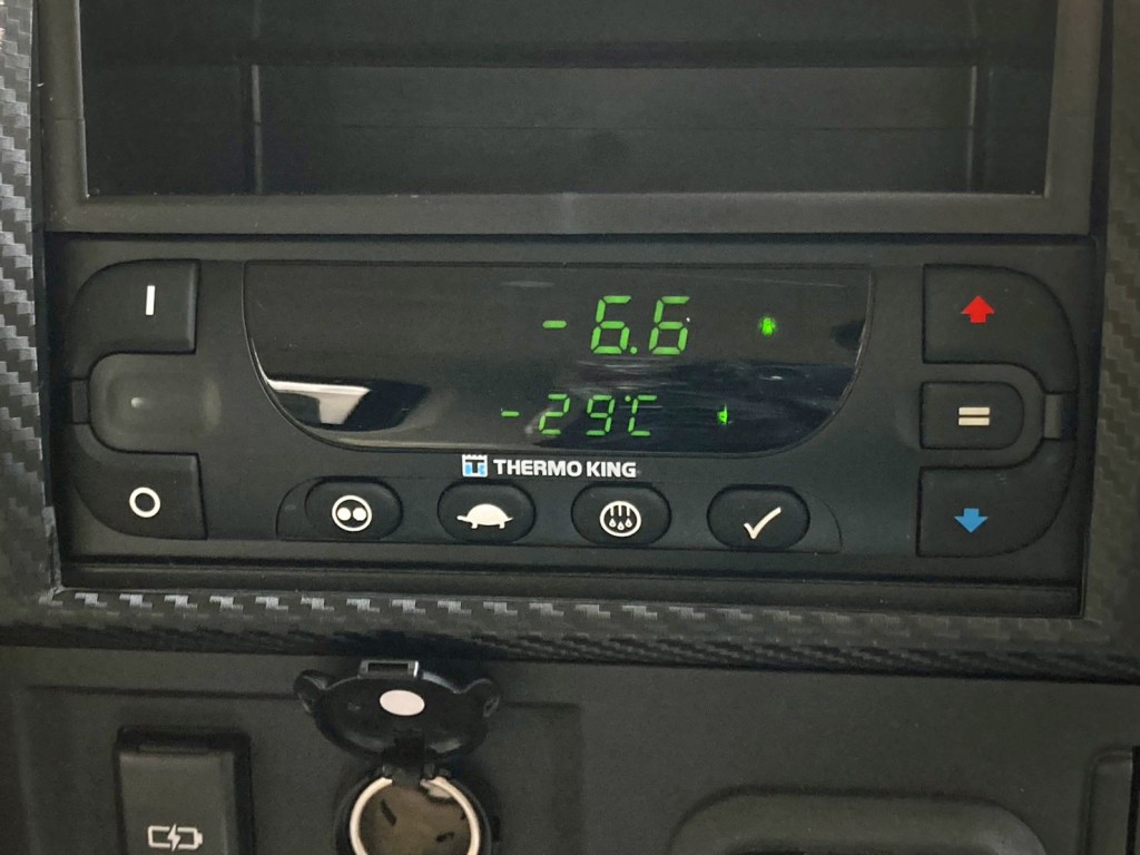 冷凍機は、-29℃設定(低温仕様) 7.8℃スタート 2Hで-6.6℃確認済みです。|日野 プロフィア 2DG-FR1AHCの写真29