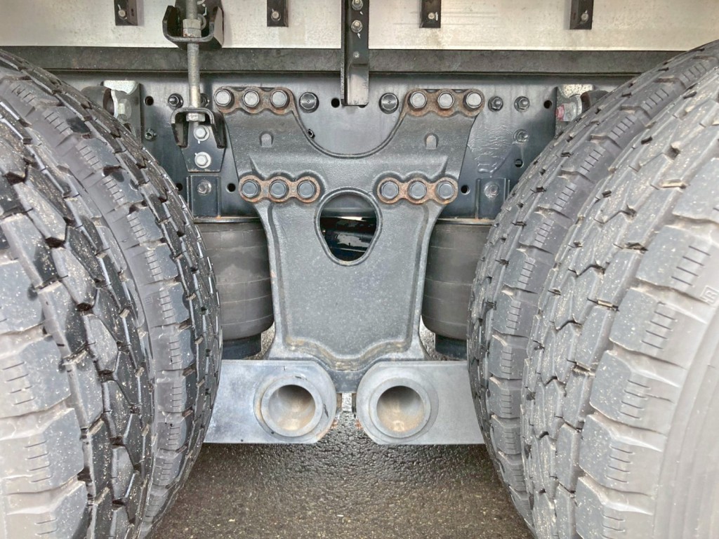 エアサスです。|日野 プロフィア 2DG-FW1AHCの写真5