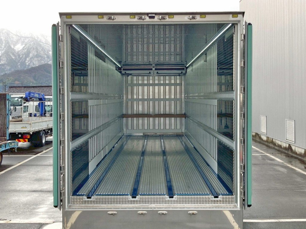 門口周りはステンレス製です。|日野 プロフィア 2DG-FW1AHCの写真10