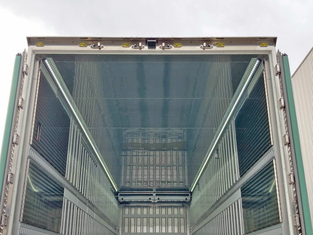 ボディー左右後方にウロコステンが張られています。|日野 プロフィア 2DG-FW1AHCの写真14