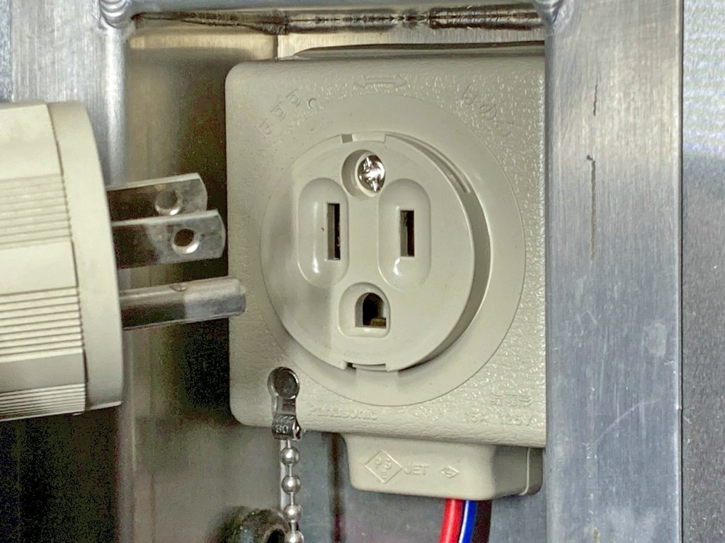 コンセントの状態です。|日野 プロフィア 2DG-FW1AHCの写真17