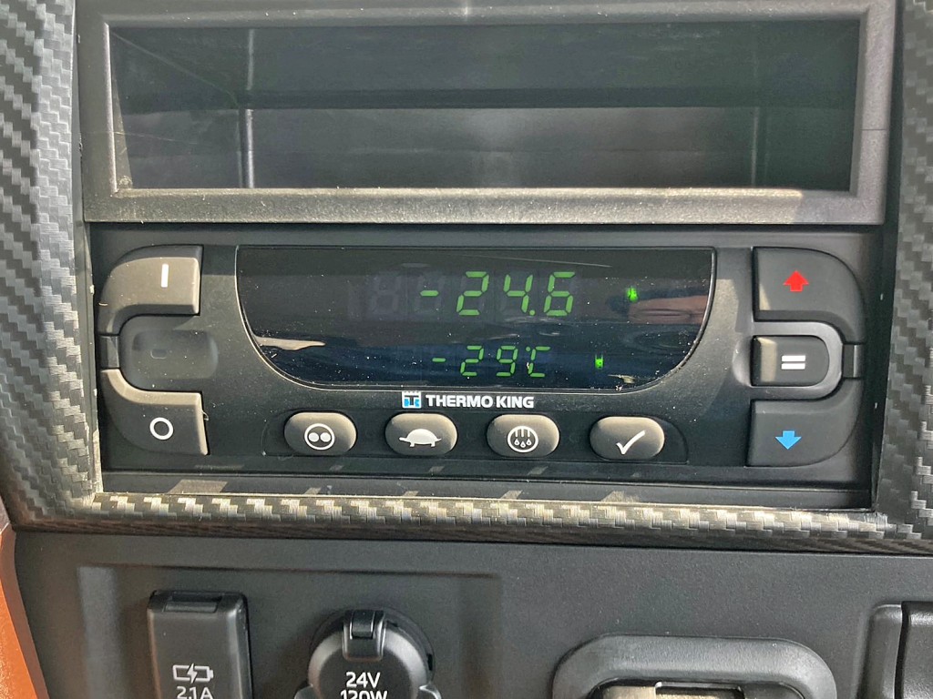 冷凍機は、-29℃設定(低温仕様) 15.8℃スタート 2Hで-24.6℃確認済みです。|日野 プロフィア 2DG-FW1AHCの写真33