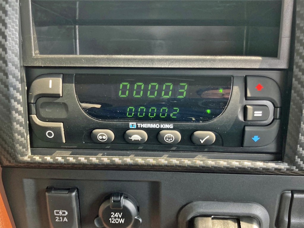 アワメーターです。|日野 プロフィア 2DG-FW1AHCの写真34