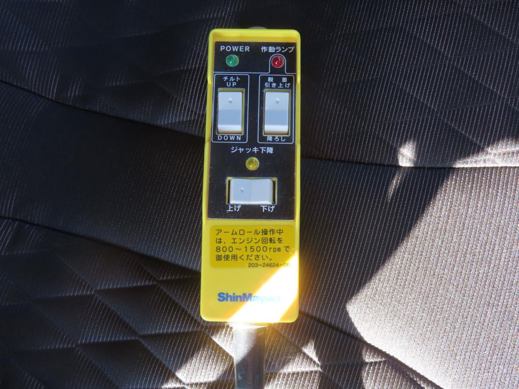 アームロールの操作リモコンです。|日野 プロフィア 2DG-FS1AHEの写真14