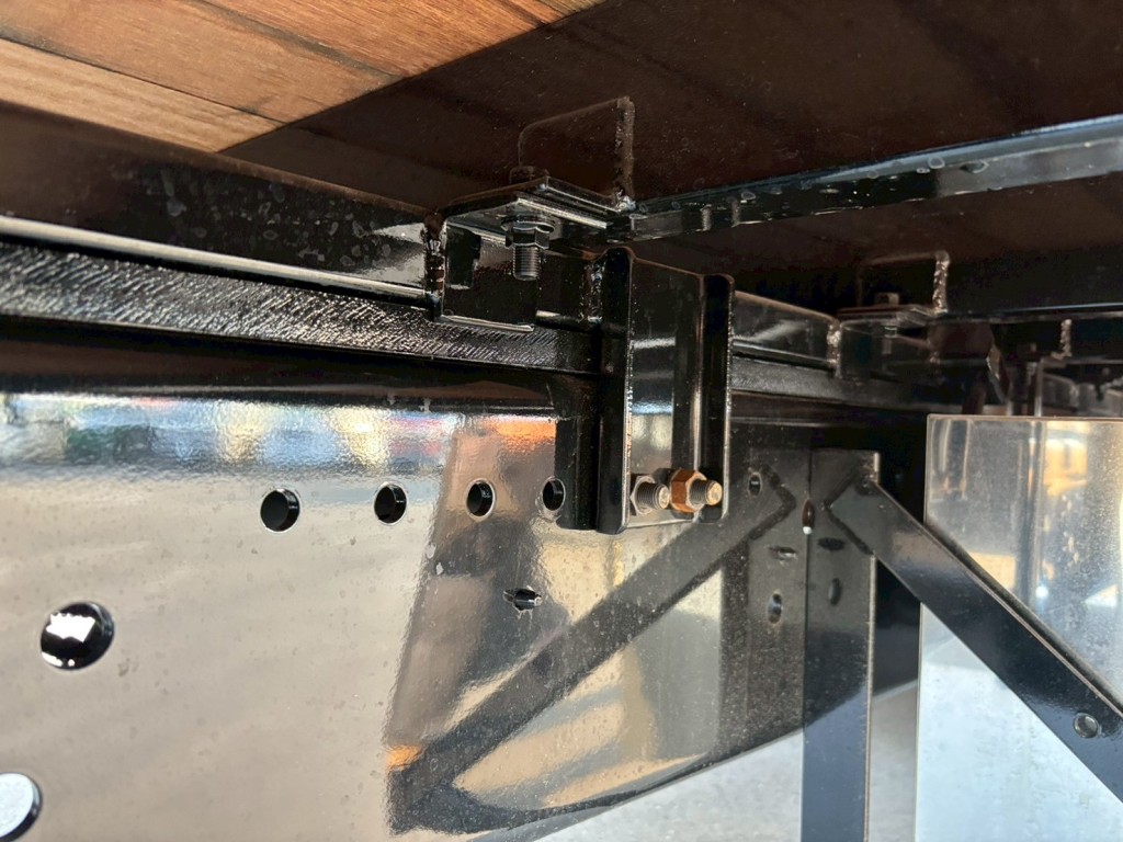 シャーシとネタの状態です。(縦ネタ・横ネタは鉄製です)|三菱 スーパーグレート 2PG-FS84VZの写真8