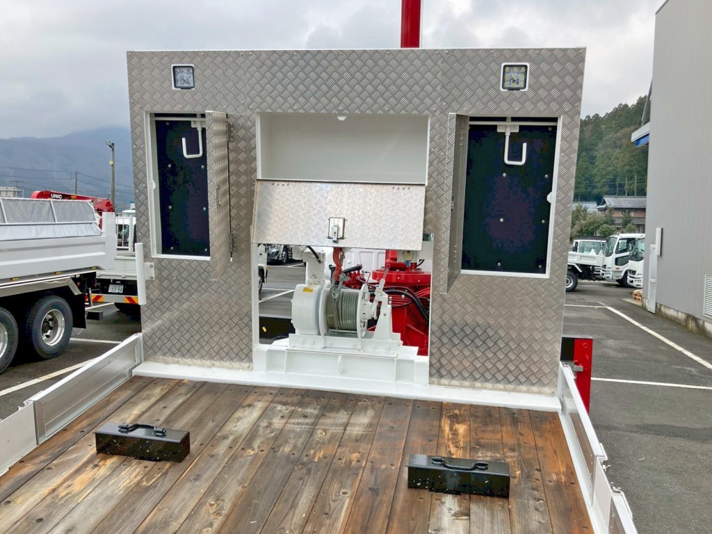 プロテクターにレバーブロック掛け付きの物入れが付いています。|日野 プロフィア 2DG-FW1AHCの写真10