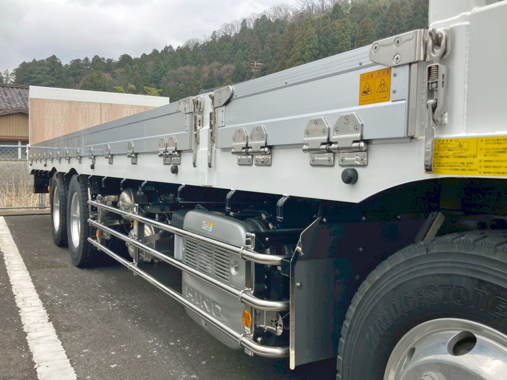 サイド蝶番・キャッチ・サイドバンパー・フェンダーはステンレス製です。|日野 プロフィア 2DG-FW1AHCの写真11