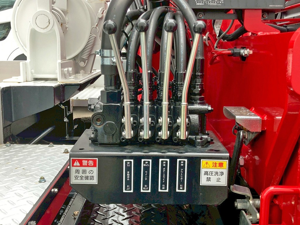 自動歩み・ウインチ・ボディースライド・アウトリガーの操作レバーです。|日野 プロフィア 2DG-FW1AHCの写真19