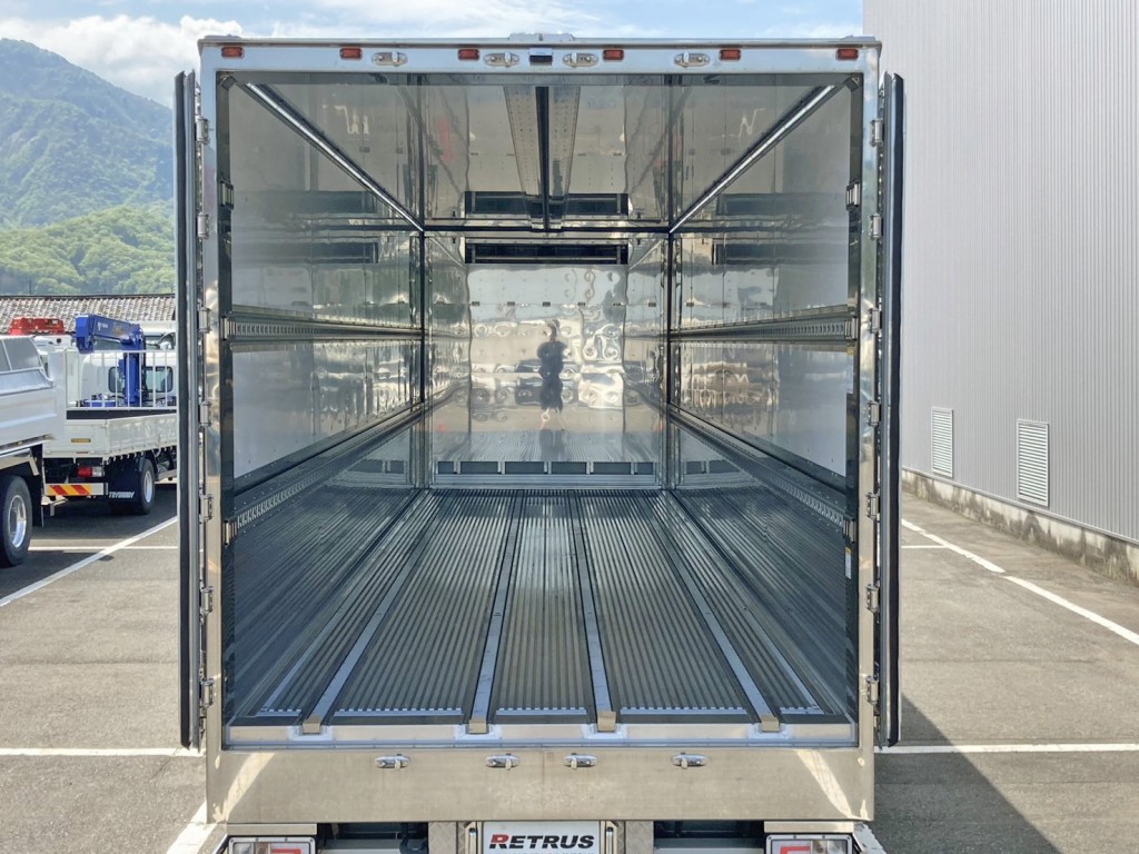 門口周りステンレス製です。|日野 プロフィア 2DG-FW1AHCの写真9