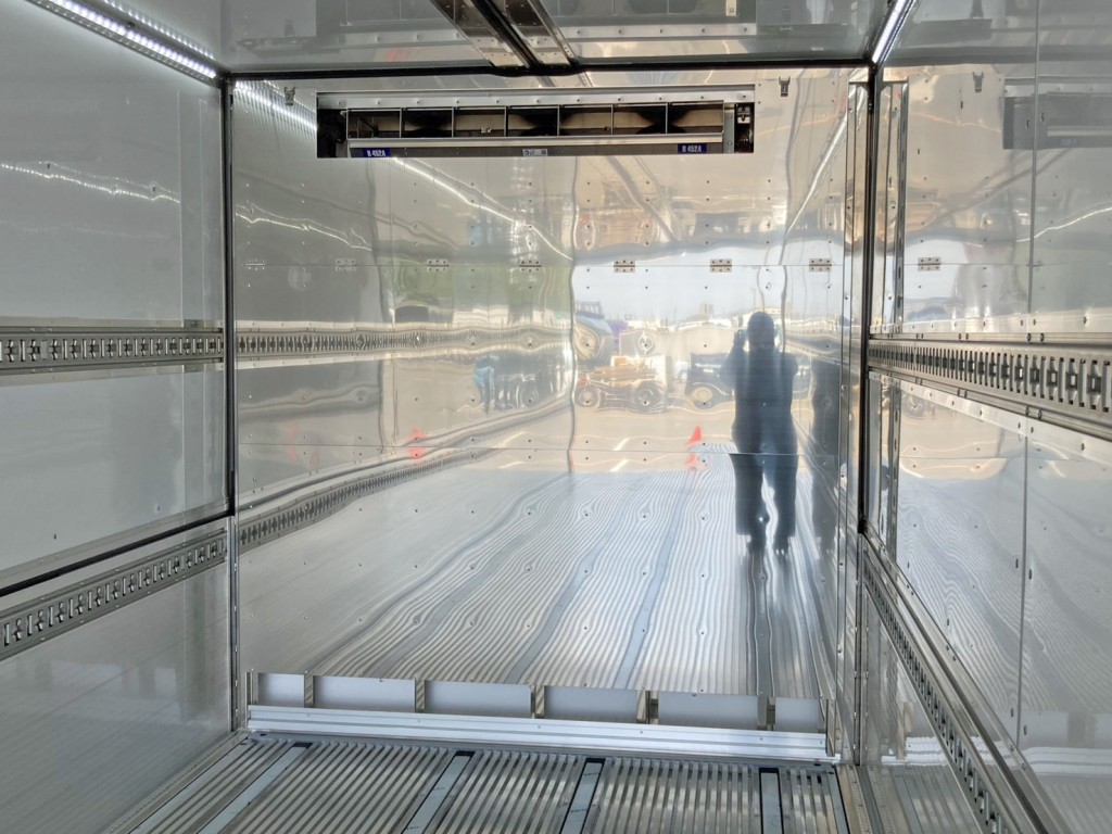 冷凍機の吹き出し口です。|日野 プロフィア 2DG-FW1AHCの写真15