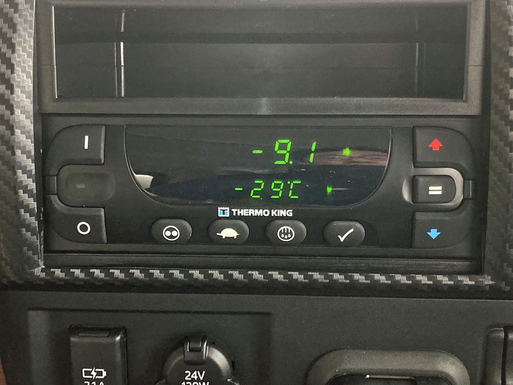 冷凍機は、-29℃設定(低温仕様) 17.9℃スタート 2Hで-9.1℃確認済みです。|日野 プロフィア 2DG-FW1AHCの写真30