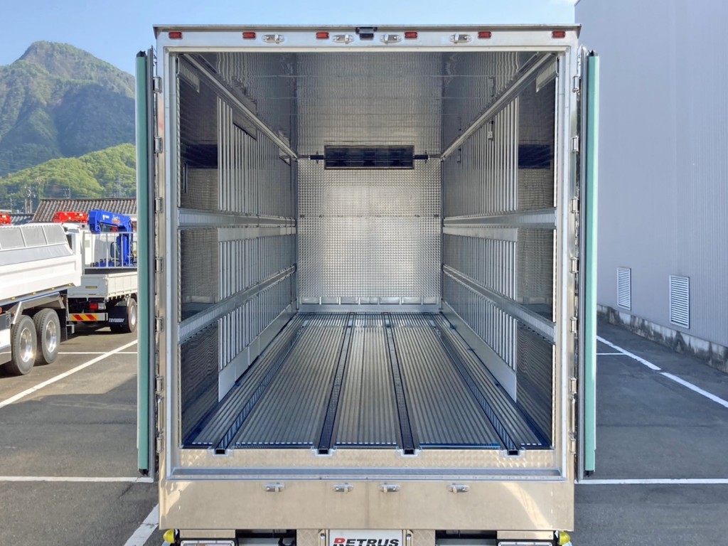 門口周りはステンレス製です。|日野 プロフィア 2DG-FW1AHCの写真9