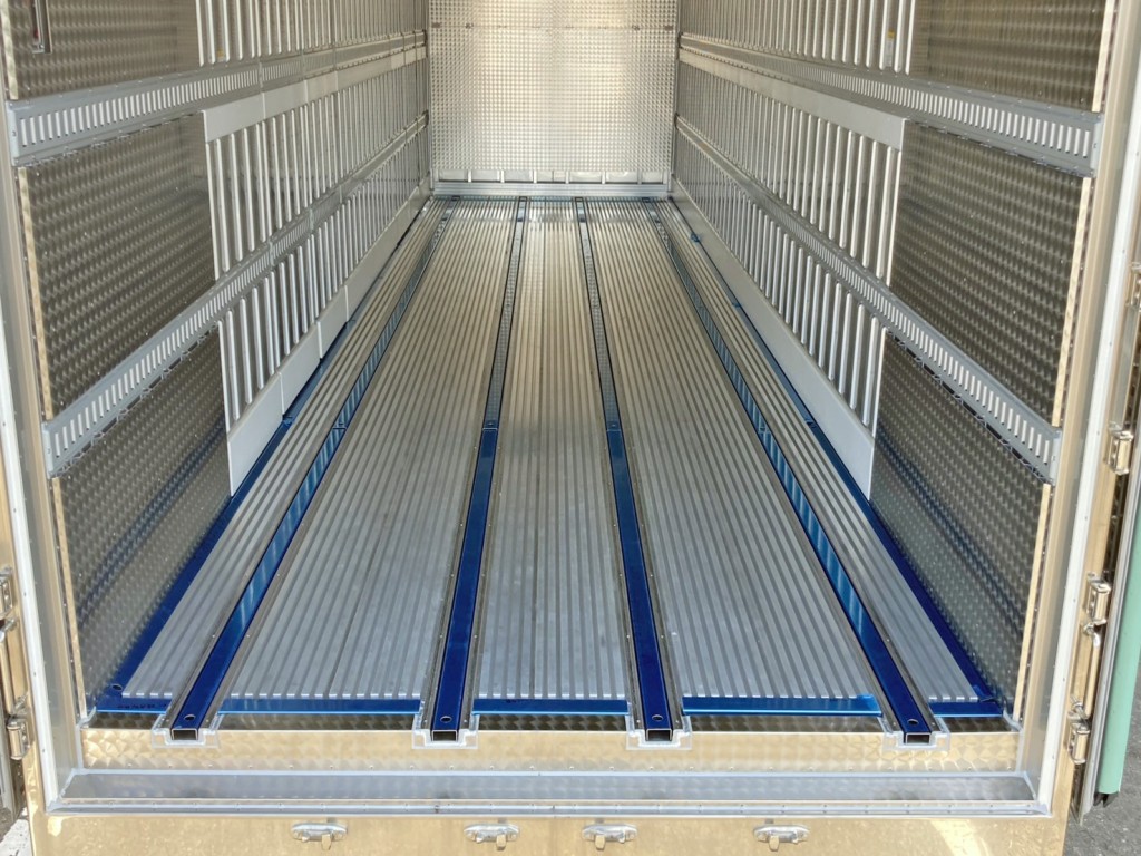 床はI型キーストン・アルミ製です。(ジョロダーレールが4列付いています。)|日野 プロフィア 2DG-FW1AHCの写真14