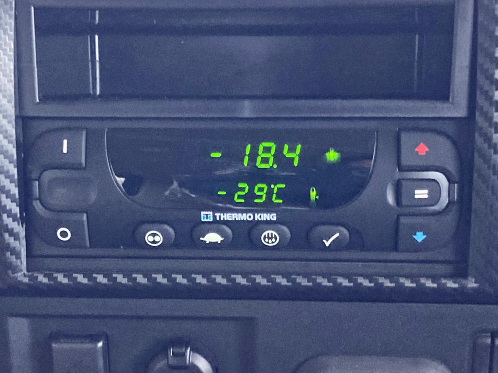 冷凍機は -29℃設定(低温仕様) 26.4℃スタート 2Hで-18.4℃確認済みです。|日野 プロフィア 2DG-FW1AHCの写真36