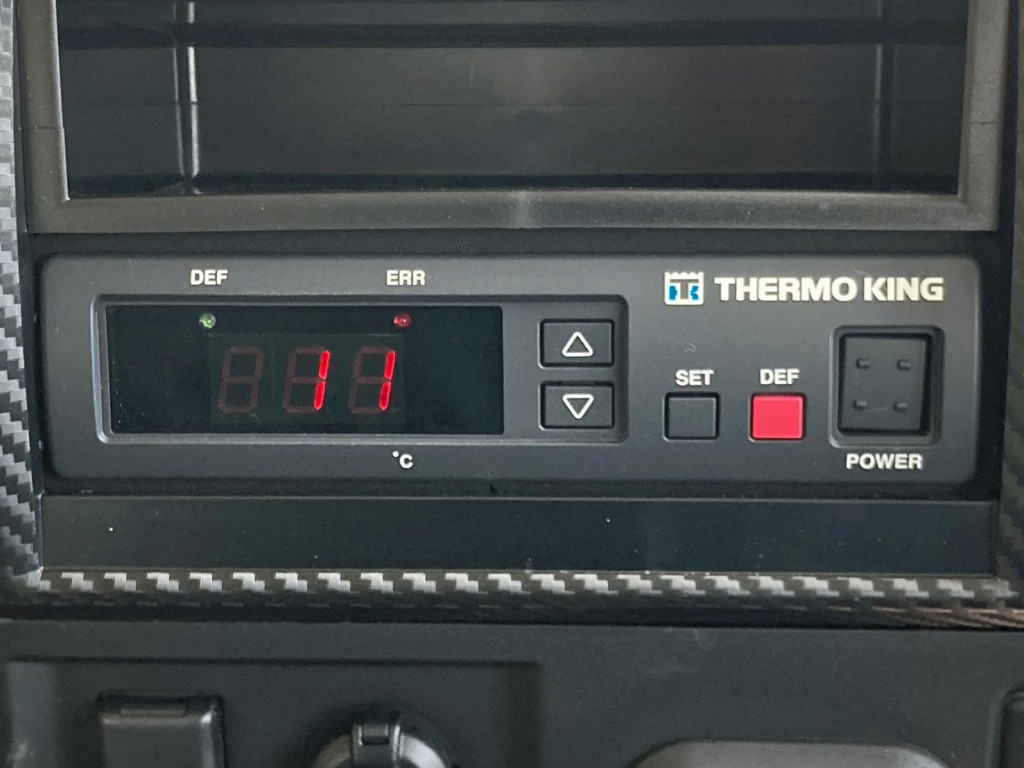 冷凍機は、-5℃設定(中温仕様) 20℃スタート 2Hで+11℃確認済みです。|日野 プロフィア 2DG-FW1AHCの写真32