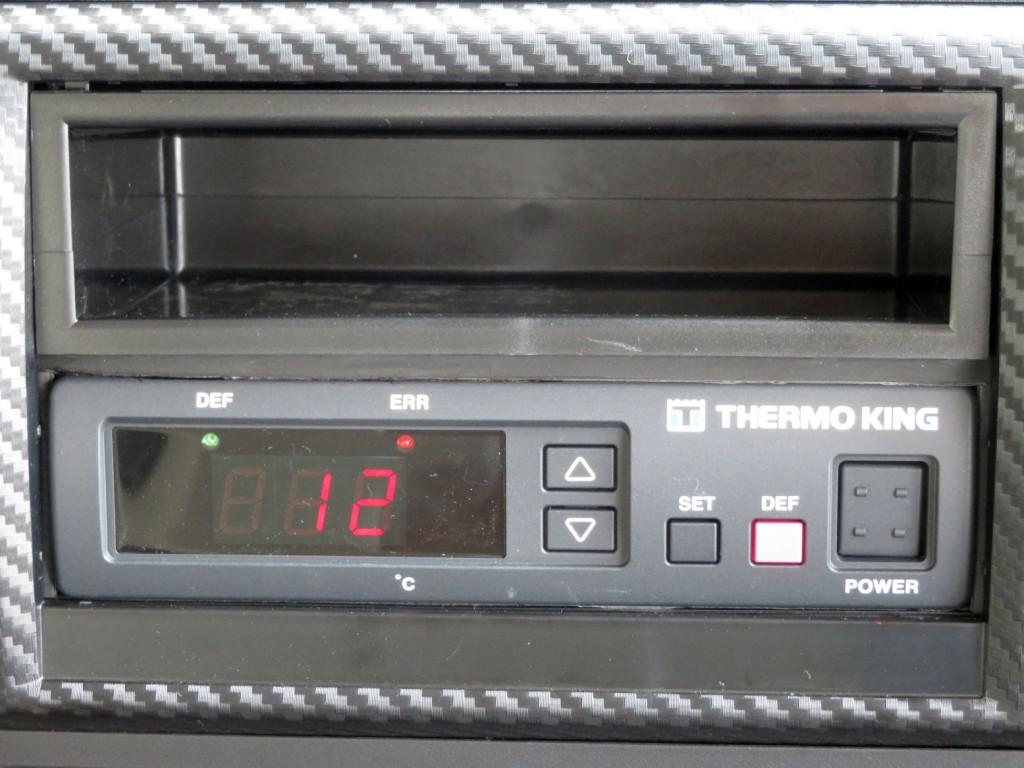 冷凍機は、-5℃設定(中温仕様) 28.5℃スタート 2Hで +12℃確認済みです。|日野 プロフィア 2DG-FW1AHCの写真20