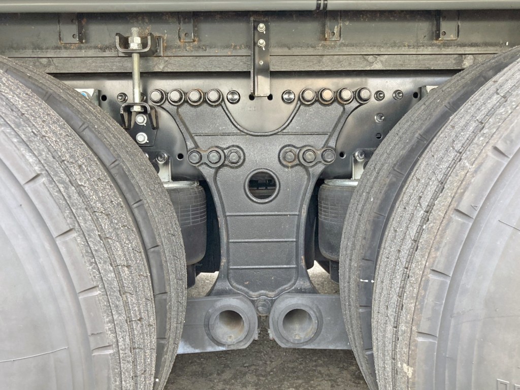 エアサスです。|日野 プロフィア 2DG-FR1AHCの写真5