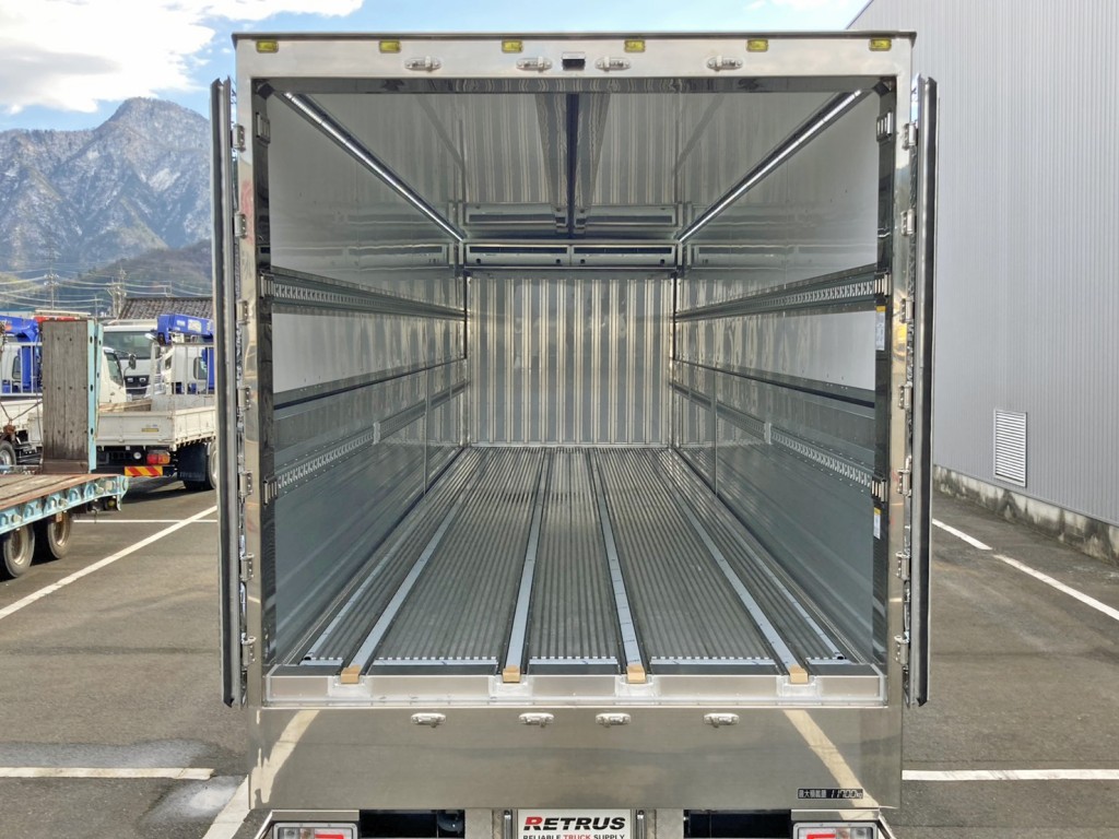 門口周りもステンレス製です。|日野 プロフィア 2DG-FR1AHCの写真11