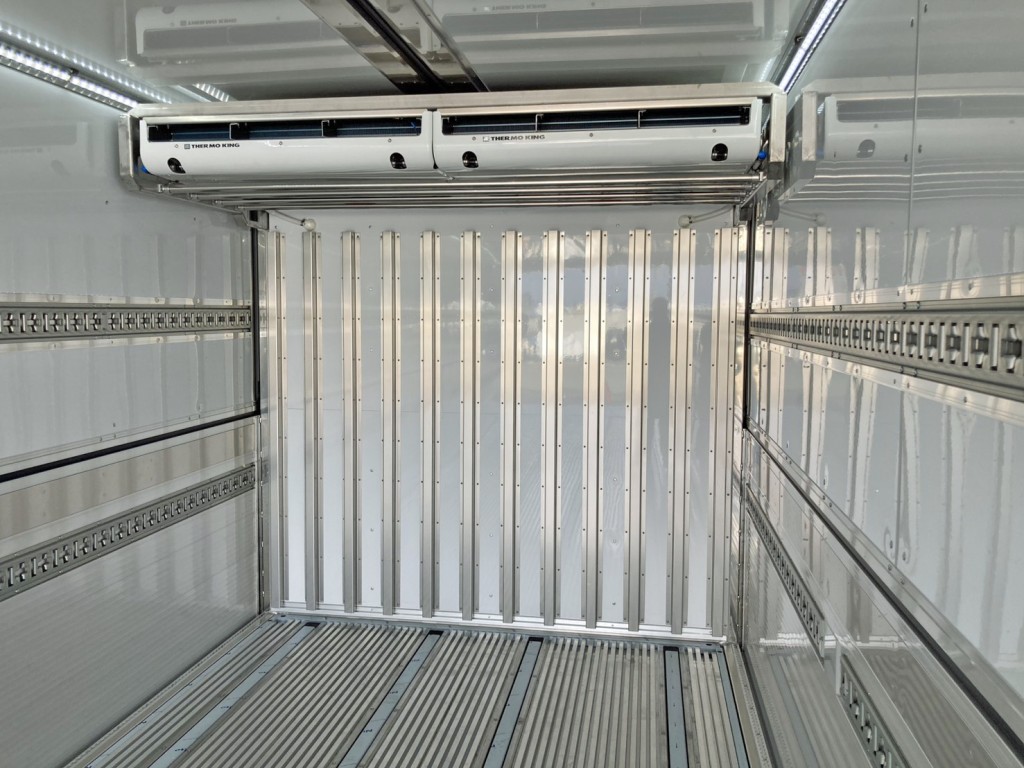 冷凍機の吹き出し口です。(冷凍機は吊り下げ式です)|日野 プロフィア 2DG-FR1AHCの写真15