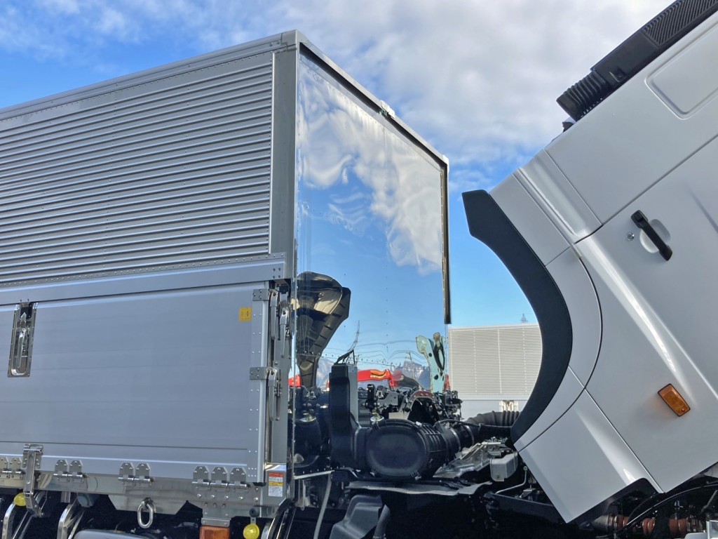 ボディー前壁もステンレス製です。|日野 プロフィア 2DG-FR1AHCの写真16