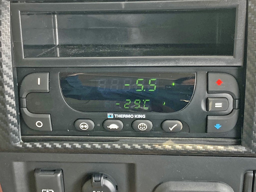冷凍機は、-29℃設定(低温仕様) 21.4℃スタート 2Hで-5.5℃確認済みです。|日野 プロフィア 2DG-FR1AHCの写真29