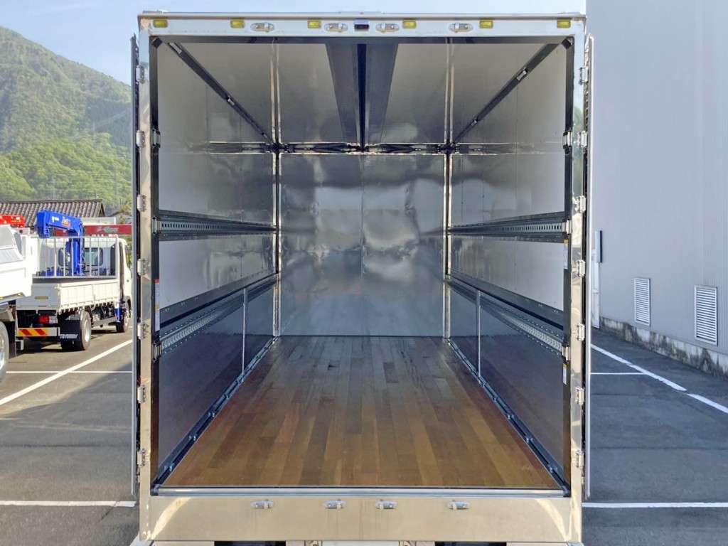 門口周りはステンレス製です。|日野 プロフィア 2DG-FW1AHCの写真9