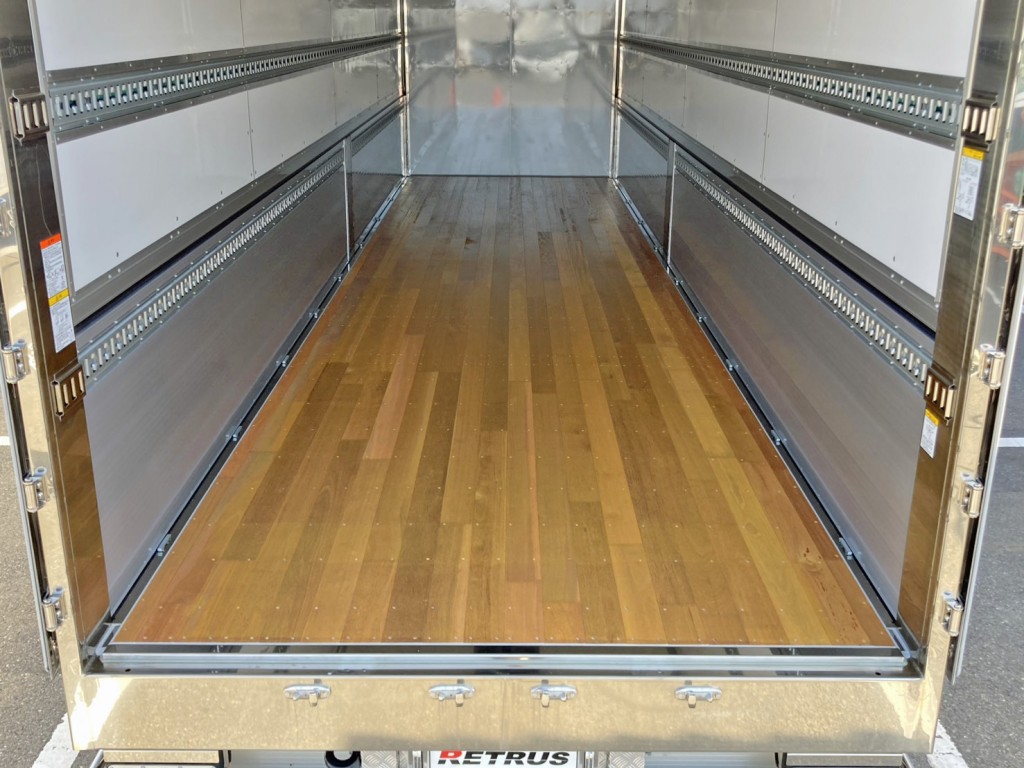 床は板張りです。|日野 プロフィア 2DG-FW1AHCの写真10