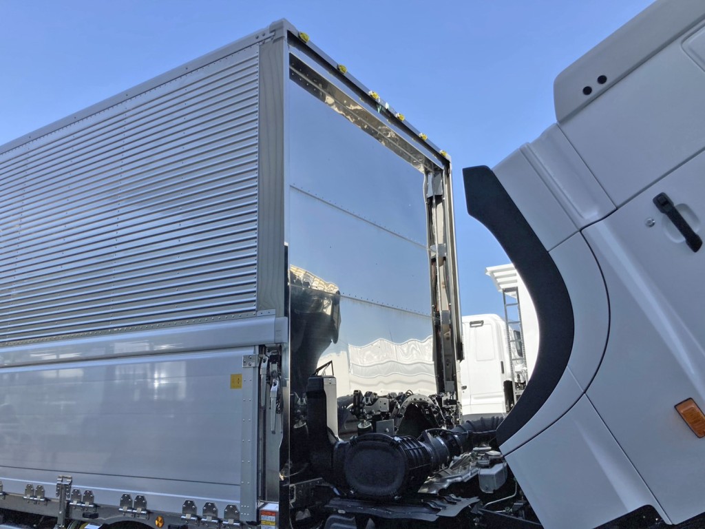 前壁もステンレス製です。|日野 プロフィア 2DG-FW1AHCの写真14